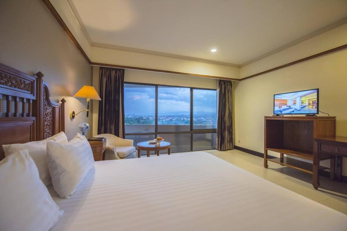 Loei Palace Hotel Екстер'єр фото