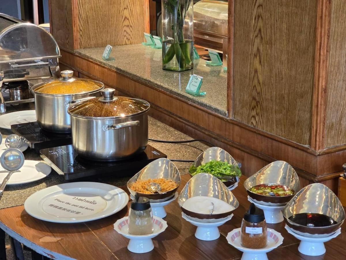 Loei Palace Hotel Екстер'єр фото